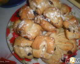 Слойки с кунжутом и клюквой