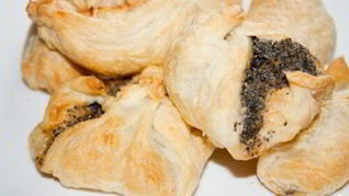 Слойки с маком