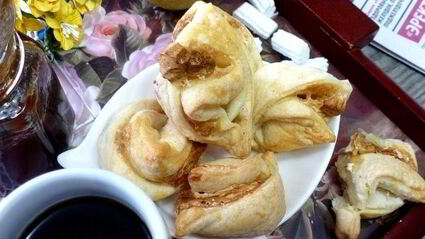 слойки с маршмеллоу и орехами