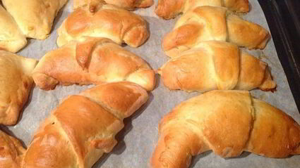 слойки с щавелем, сыром и яйцом