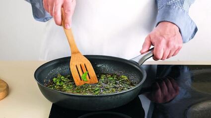 слойки с щавелем