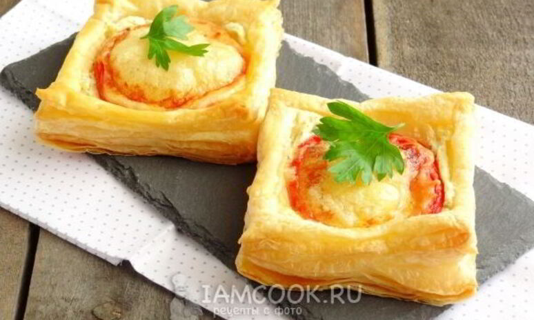 Рецепт слойки с сырно-томатной начинкой