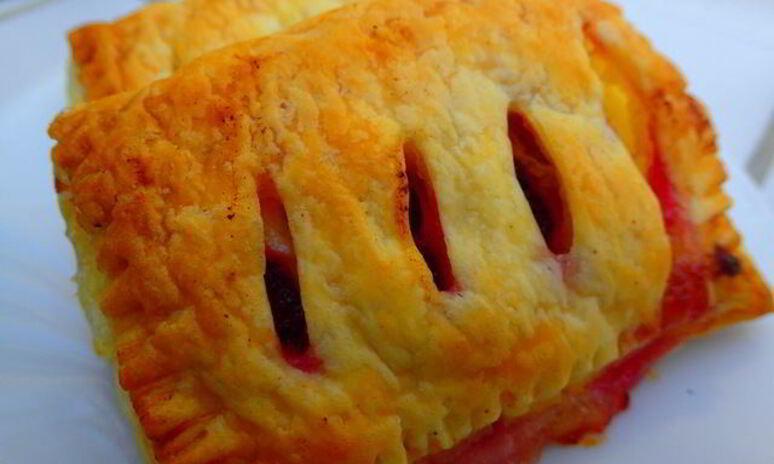 Рецепт слойки с творогом и вишней