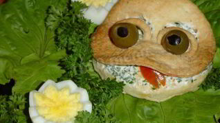 Слойки с творожным сыром, оливками и зеленью Лягушата