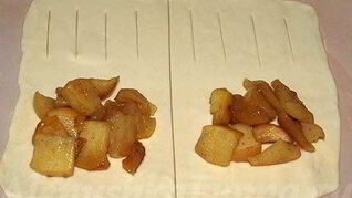 Слойки с яблоками и корицей