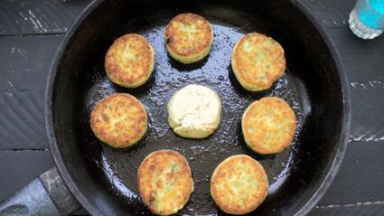 кокосовые сырники в панировочных сухарях