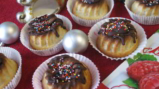 Нежные творожники Малиновый вулкан