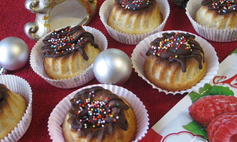 Рецепт нежные творожники малиновый вулкан