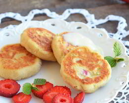 Овсяные сырники с ревенем