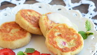 Овсяные сырники с ревенем