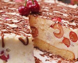 Сырник с черешней