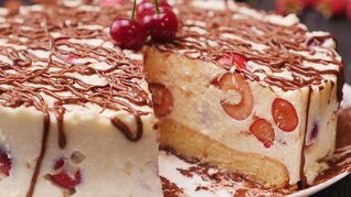 Сырник с черешней