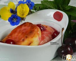 Сырники с вишневым соусом