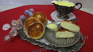 Сырники со сметанным соусом