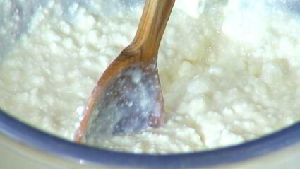 творожник с белым шоколадом и малиной