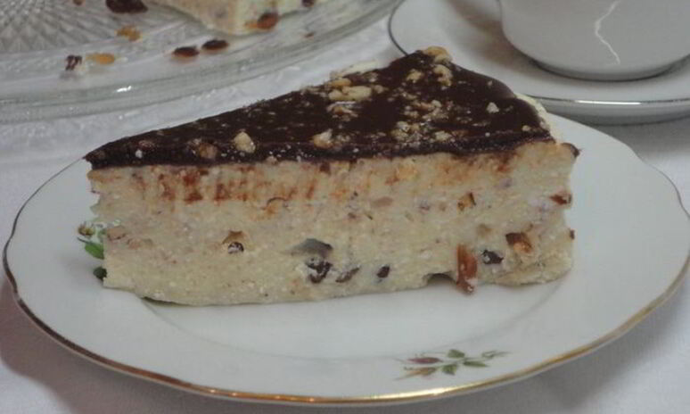 Рецепт творожник с орехами и изюмом