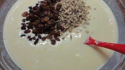 творожник с орехами и изюмом