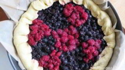 дрожжевое тесто с ягодами