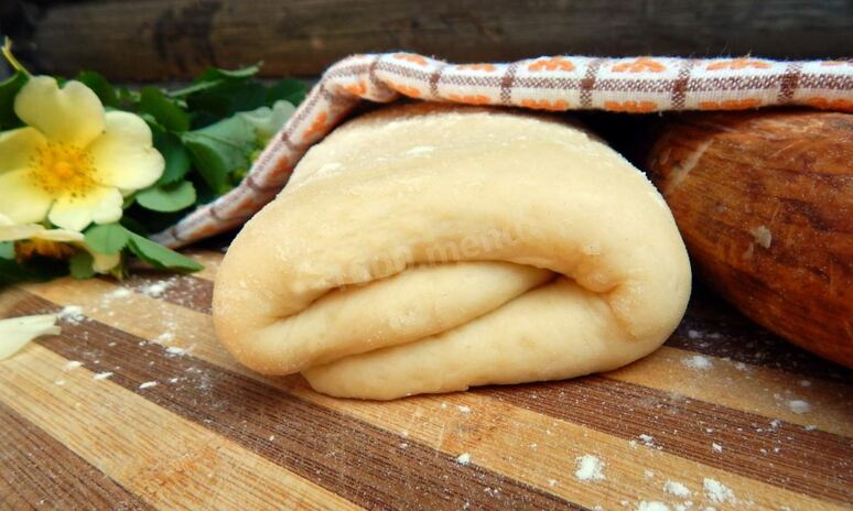 Рецепт слоеное дрожжевое тесто для булочек с сыром