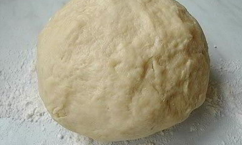Рецепт универсальное бездрожжевое тесто на кефире