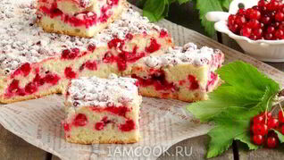 Бисквит на белках с красной смородиной