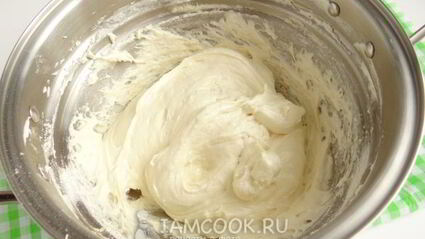 бисквит на белках с красной смородиной