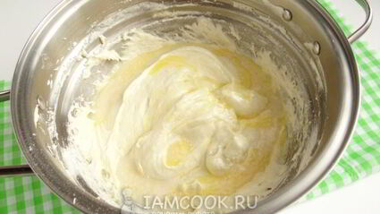 бисквит на белках с красной смородиной