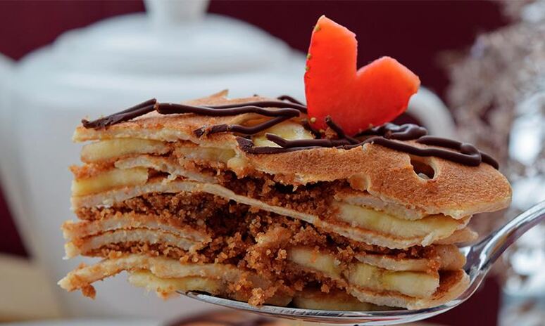 Рецепт блинный торт с арахисом и бананом ко дню святого валентина