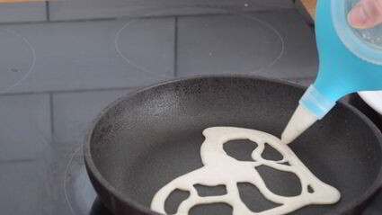 блинный торт с арахисом и бананом ко дню святого валентина