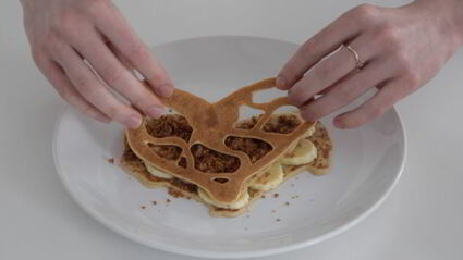 блинный торт с арахисом и бананом ко дню святого валентина