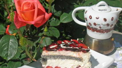 маково-клубничный торт