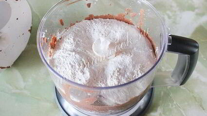 шоколадно-сметанный торт с вишней