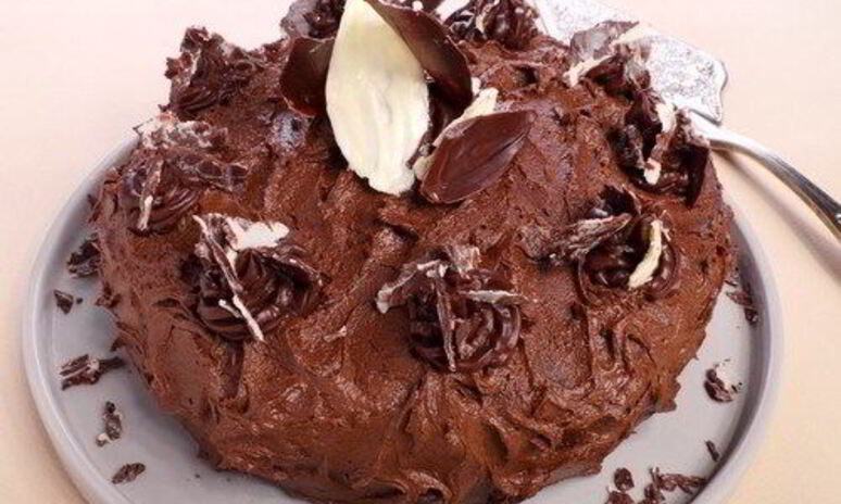 Рецепт шоколадный торт с малиной и трюфелями