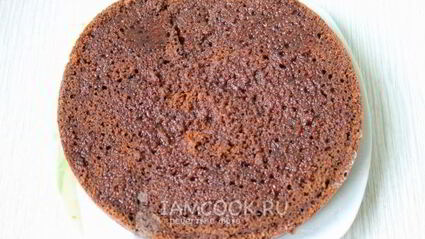 шоколадный торт с вишнями и сметанным кремом