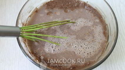 шоколадный торт с вишнями и сметанным кремом