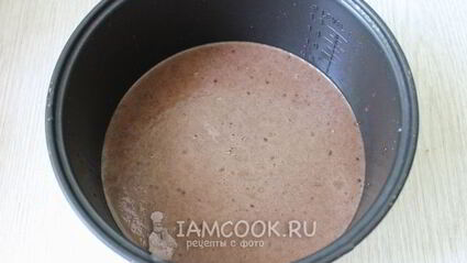 шоколадный торт с вишнями и сметанным кремом