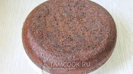 шоколадный торт с вишнями и сметанным кремом