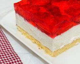 Торт с клубникой и желе