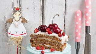 Торт с сухофруктами и орехами