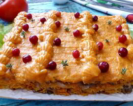 Тыквенно-кабачковый торт с солеными груздями