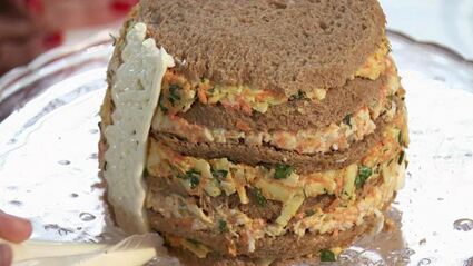 закусочный торт с копченой курицей