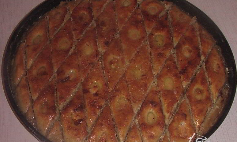 Рецепт трехцветная пахлава из миндаля, фисташек и грецких орехов