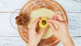 Яблоки в тесте