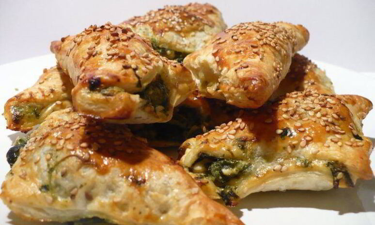 Рецепт закусочные слойки с фетой и шпинатом