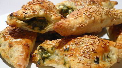 закусочные слойки с фетой и шпинатом