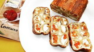 Блинная запеканка с творогом и сушеными сливами