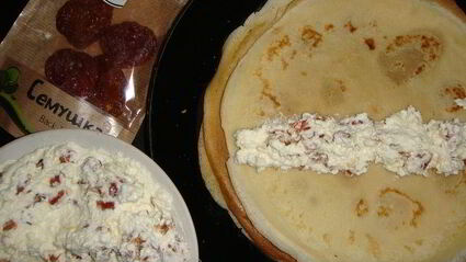 блинная запеканка с творогом и сушеными сливами