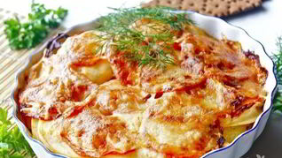 Картофельная запеканка с помидорами и сыром