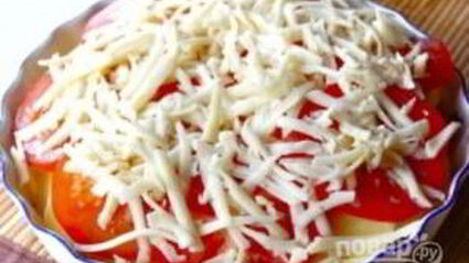 картофельная запеканка с помидорами и сыром