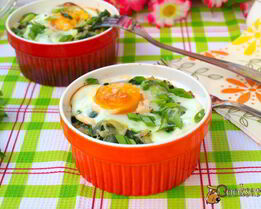 Рисовая запеканка со шпинатом и яйцом